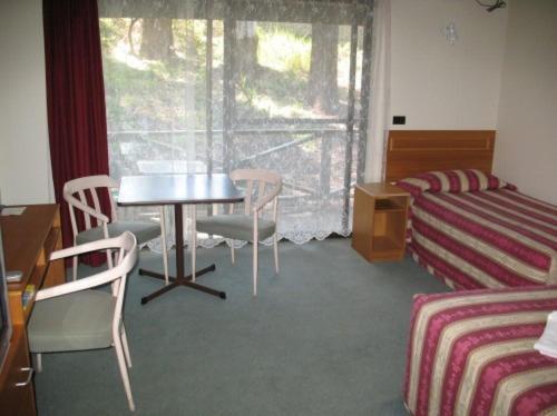 Country 2 Coast Motor Inn Coffs Harbour Room photo